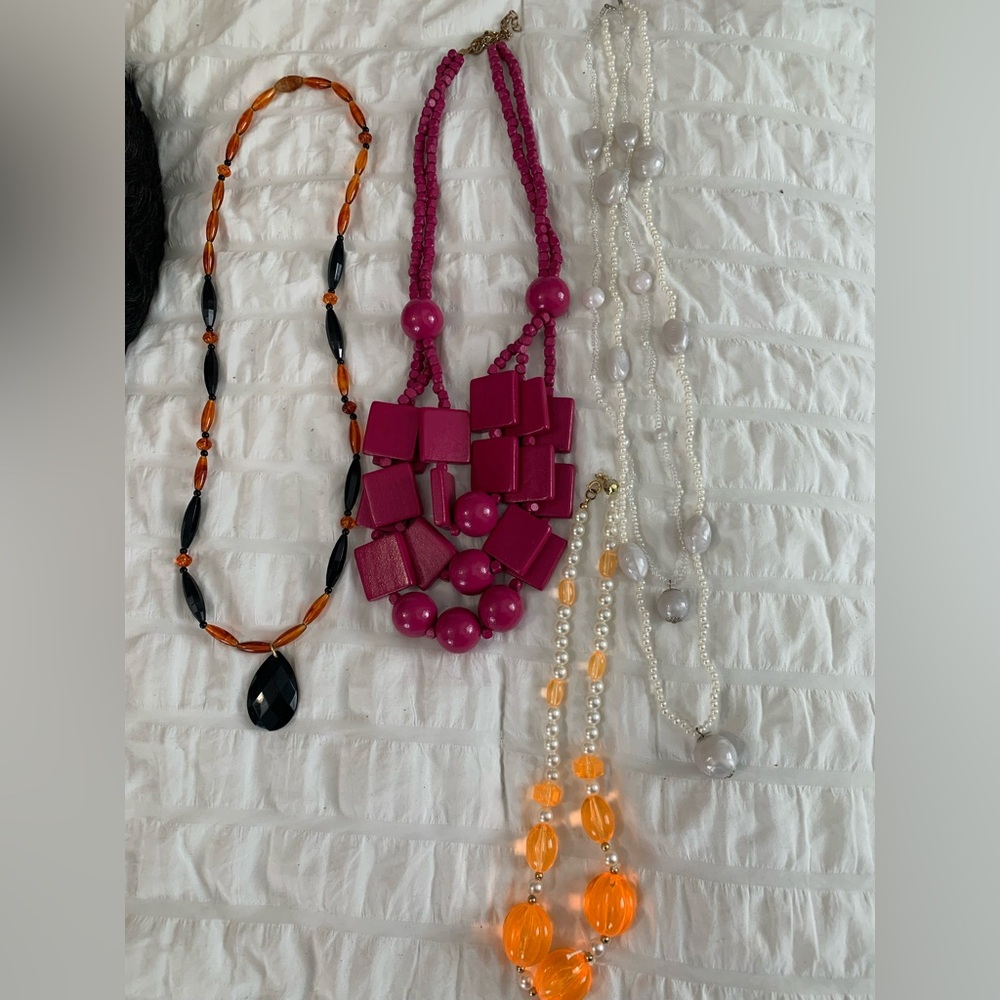 Unique Multi-Color Necklace Set - Picture 2 of 16